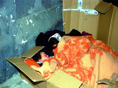 Les SDF continuent de peupler les rues et les artères des grandes villes La rue, un refuge de toujours pour les exclus