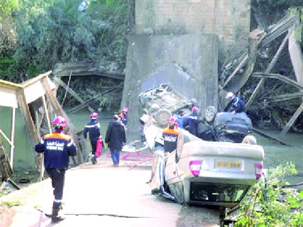 L’ouvrage datait de l’époque coloniale ,2 morts et 9 blessés dans l’effondrement d’un pont à Boghni