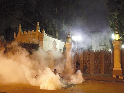 manifestation d’envergure au caire ,Le palais présidentiel encerclé par l’opposition