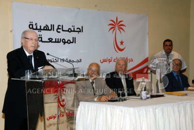 Tunisie : des opposants attaqués et assiégés par des manifestants