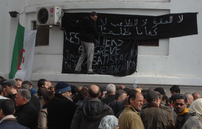 Algérie Poste : le SNAP accuse l’UGTA d’avoir brisé la grève