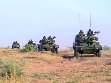 Après l’offensive éclair sur Gao, la France bombarde Kidal ,Les islamistes en déroute dans le nord du Mali