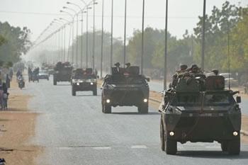 Des manuscrits brûlés par les islamistes au Mali,Français et Maliens aux portes de Tombouctou