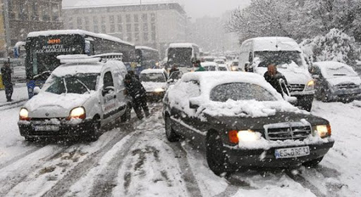 En raison des chutes de neige et du vent violent, Plusieurs localités du pays paralysées