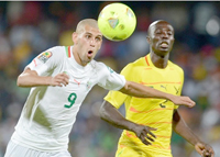 La différence Slimani : 30 balles, zéro but, Adebayor : 3 balles, un but