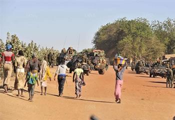 L’armée Malienne patrouille à Diabaly,Les Français en seconde ligne