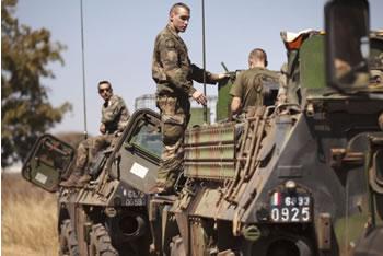 Les Européens promettent leur aide logistique,Hollande veut engager ses partenaires