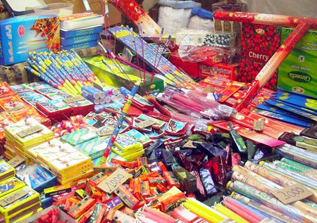 Les pétards à des prix explosifs, Fête ou guerre !