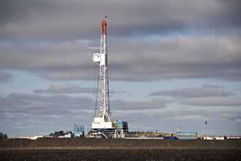 Polémique autour de l&rsquo;exploitation du gaz de schiste,L&rsquo;Algérie entre deux feux