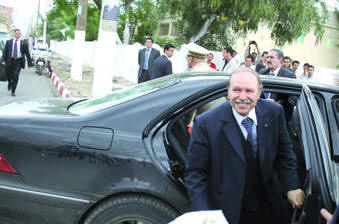 Révision de la Constitution,Interrogations sur le mandat présidentiel de Bouteflika