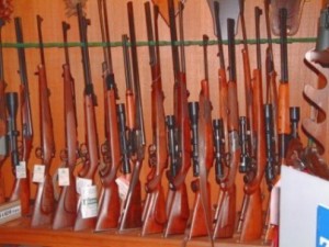 Un tunisien s’apprêtait à expédier 70 fusils vers l’Algérie