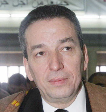 Amara Benyounès se prépare à un référendum populaire