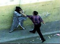 Battue et agressée par son élève, une enseignante se retrouve aux urgences