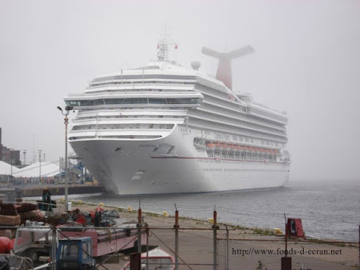 Des bateaux pour transporter les passagers entre les villes côtières