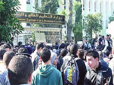 Diplômes sans issue et perspectives obstruées pour des milliers d’universitaires algériens : péril jeune !