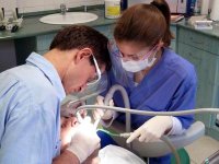 Équipement des cabinets dentaires d’autoclaves Le ministère menace de sévir