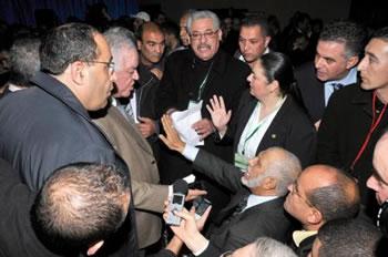 FLN,Abdelaziz Belkhadem perd à la manoeuvre,Report spectaculaire de l’élection d’un nouveau SG