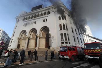 Incendie de la grande poste,La nouvelle version de Benhamadi