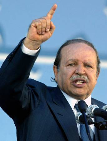 Le président qualifie de «grave» ce qui se «trame» dans des pays Arabes voisins, Bouteflika appelle les Algériens à la vigilance