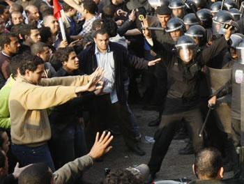 Les policiers du nouveau régime égyptien en Besogne,Hamada, ya Hamada!