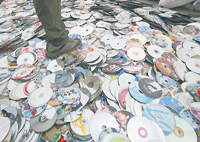 Les textes existent mais les faits sont accablants ,Produit artistique : les ravages de l’informel