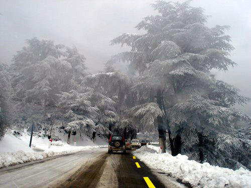 Plusieurs routes de l’Est du pays bloquées par la neige