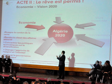 Sellal prêt à adopter des mesures préconisées par le collectif Nabni