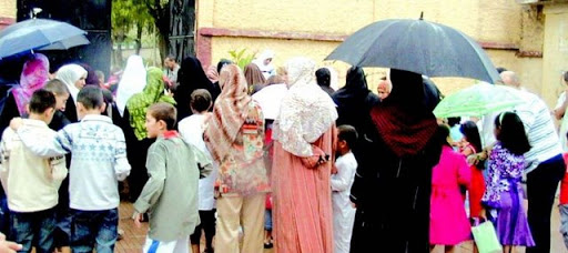 A la sortie des écoles, des centaines de parents attendent leurs enfants  La Psychose s’installe