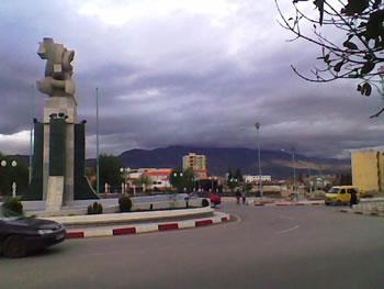 Bouira, Sit-in devant le siège de la wilaya