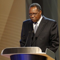 CAN U20 : Hayatou visite les stades d’Oran