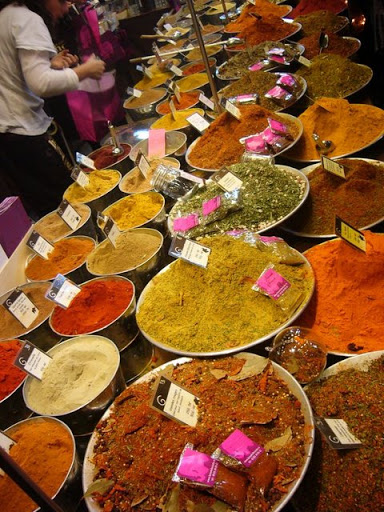 Consommation, De la poudre de tuile rouge dans les épices