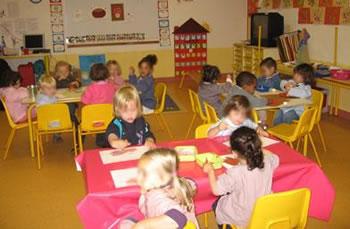 Crèches et garderies d’enfants: Un fossé entre règlementation et réalité du terrain