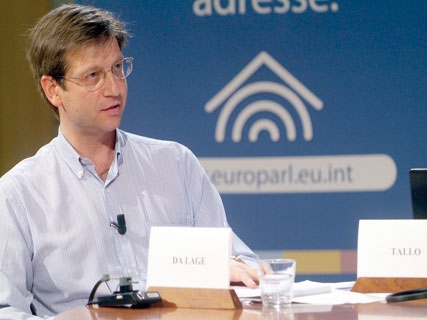 Entretien avec Olivier Da Lage, auteur de “Qatar, les nouveaux maîtres du jeu” “Le Qatar veut s’imposer par la diplomatie du carnet de chèques”