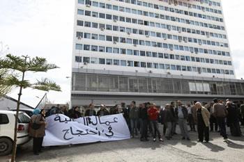 Grèves en cascade,rassemblements,marches,échauffourées..Ça déborde!