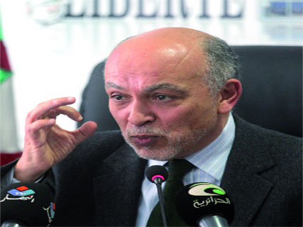 Hadj Nacer, ex-gouverneur de la banque d’algérie, au forum de “Liberté” “La démocratie, c’est rendre des comptes”