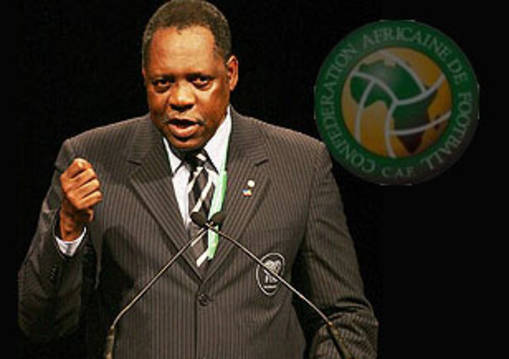 Hayatou plébiscité  à la Raouraoua