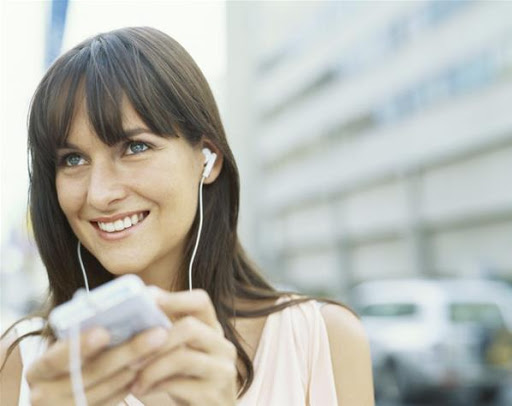 Kit mains libres, Entre le plaisir de l’écoute et les dangers de surdité