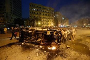 La violence se réinstalle en Egypte,Cinq morts, dont deux policiers à Port Saïd