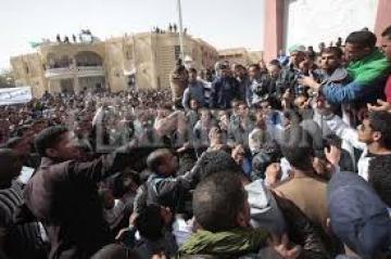 Le chômage nourrit la tension sociale,Le gouvernement happé par l’urgence