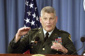 Le commandant de l’Africom Carter Ham visite le siège du CEMOC à Tamanrasset