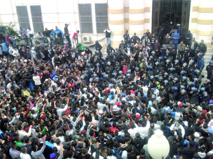 Les islamistes ont tenté de récupérer la colère des habitants de Constantine ,L’hommage à Brahim et Haroun vire à l’émeute