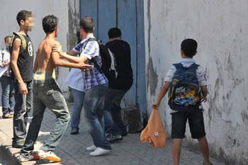 Les staffs administratifs affichent une passivité déconcertante,Les cours d&rsquo;écoles transformées en arènes