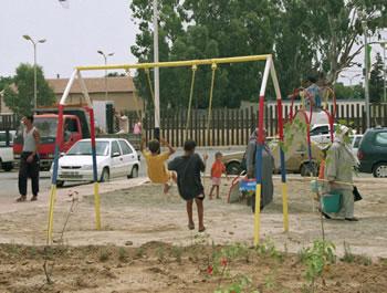 Nada lutte contre la violence en milieu scolaire,Ne touchez pas aux enfants!