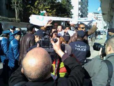 Oran : grève des jeunes devant le siège de la daïra de Bethioua