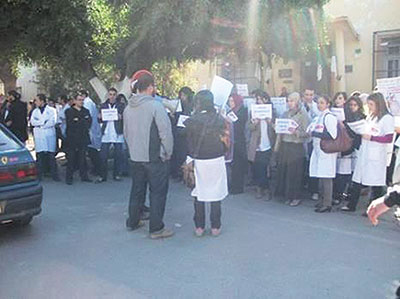 Oran : les médecins résidents interrompent leur mouvement