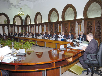 Qui détient la décision économique ?