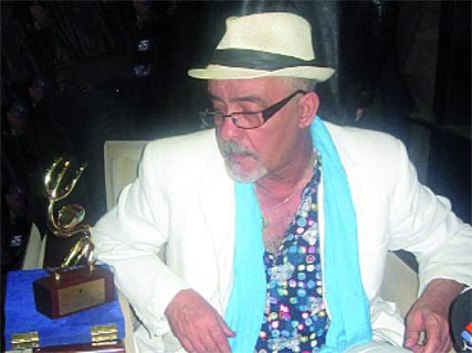 Tomber de rideau sur le festival national du film amazigh,Djamel Allam décroche l’Olivier d’or pour « Banc public »