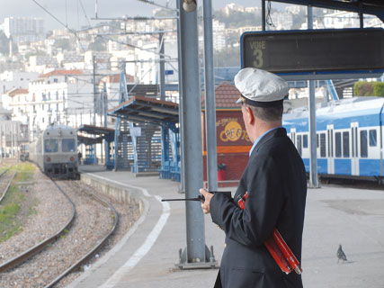 Un scandale frappe la direction régionale EST ,La SNTF déraille !