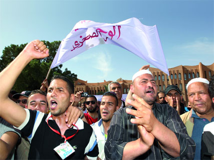 Argent contre paix sociale : les limites d’une politique