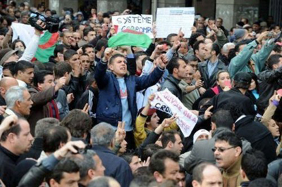 Démonstration de force devant le ministère de l’Education nationale : des centaines d’enseignants et de syndicalistes interpellés par la police